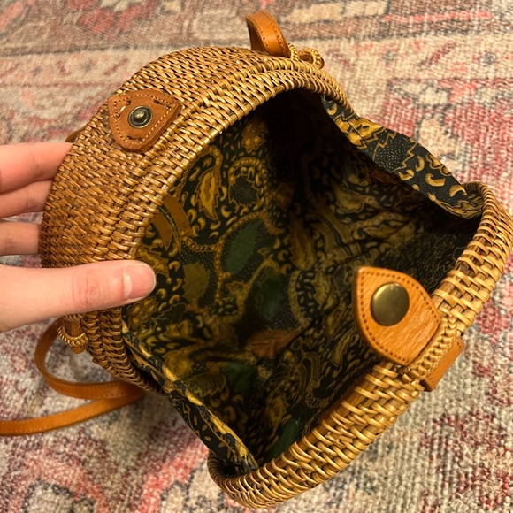 Rattan Round Purse - Picture 3 of 4